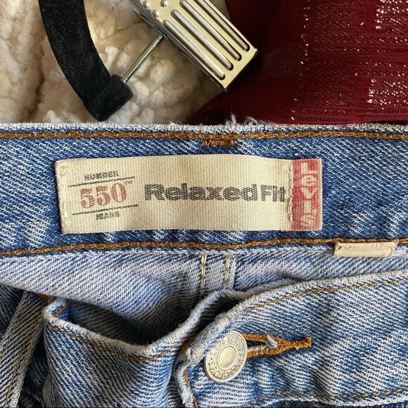 Levi’s 550 Mid Thigh Light Wash Frayed Denim mom Shorts - Picture 9 of 10